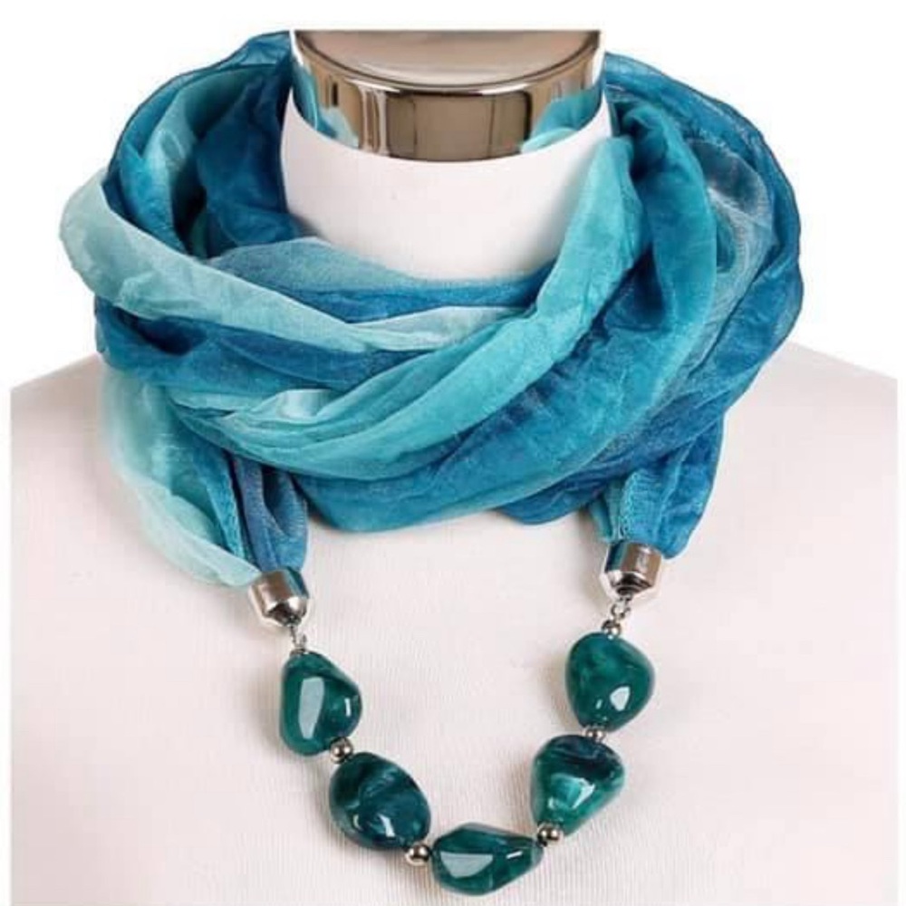 Very Fashion Brand New Scarf Perfect For a gift